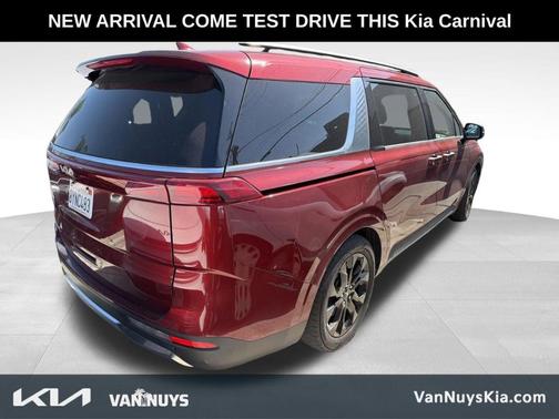 Red 2022 Kia Carnival SX