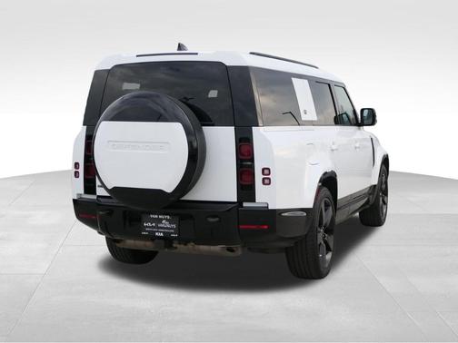 2024 Land Rover Defender P400 X-Dynamic SE