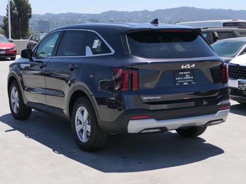 2025 Kia Sorento LX