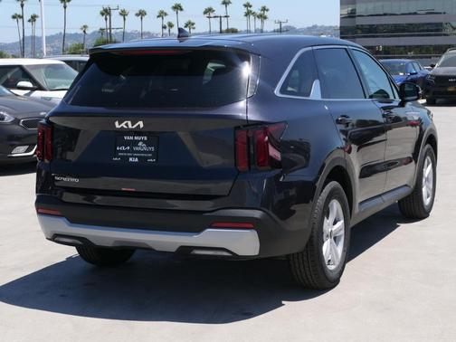 2025 Kia Sorento LX