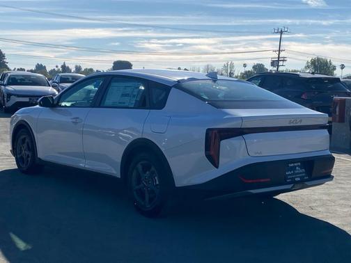 2026 Kia K4 LXS