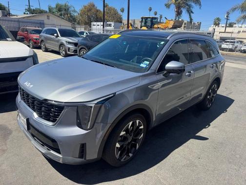 Silver 2024 Kia Sorento SX