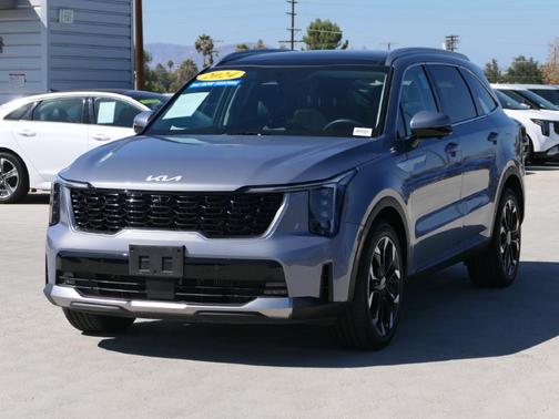 Silver 2024 Kia Sorento SX