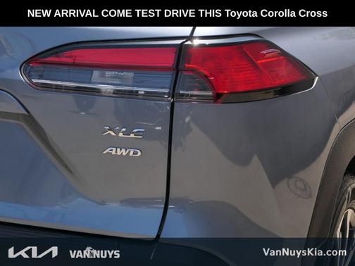 CELESTITE 2023 Toyota Corolla Cross XLE
