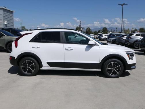 2025 Kia Niro LX