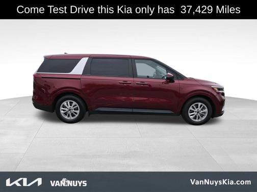 2023 Kia Carnival LX