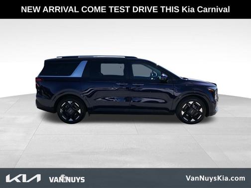 2025 Kia Carnival EX