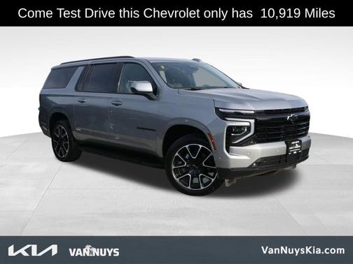 2025 Chevrolet Suburban RST