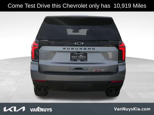 2025 Chevrolet Suburban RST
