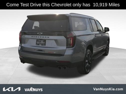 2025 Chevrolet Suburban RST