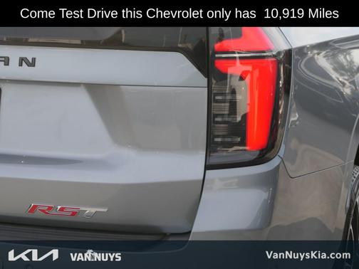 2025 Chevrolet Suburban RST