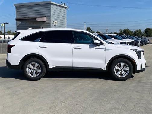 Glacial White Pearl 2026 Kia Sorento LX