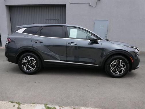 Gravity Gray 2025 Kia Sportage LX