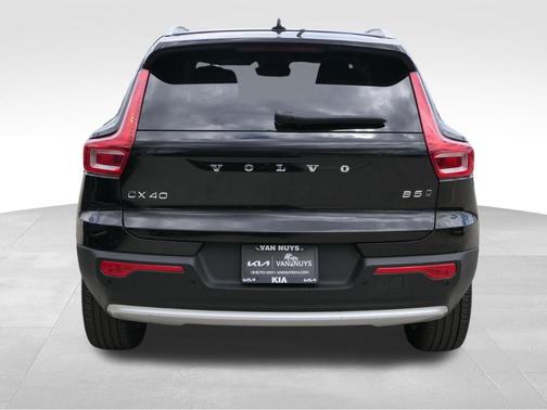 Black 2025 Volvo XC40 B5 Core Bright Theme