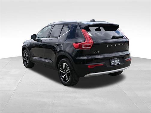 Onyx Black Metallic 2025 Volvo XC40 B5 Core Bright Theme