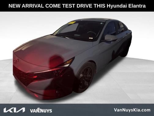 2022 Hyundai ELANTRA SEL