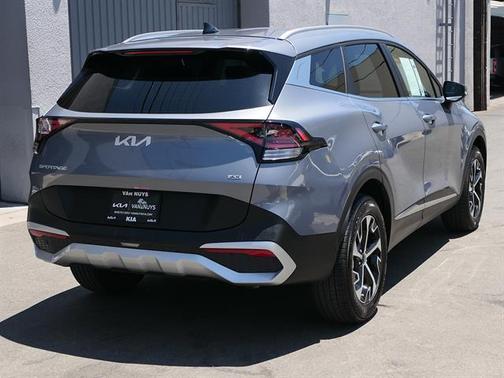 Everlasting Silver 2025 Kia Sportage EX