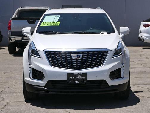 Crystal White 2023 Cadillac XT5 Luxury