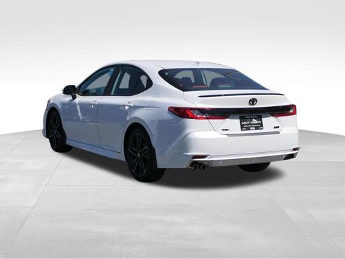 Pearl 2026 Toyota Camry XSE