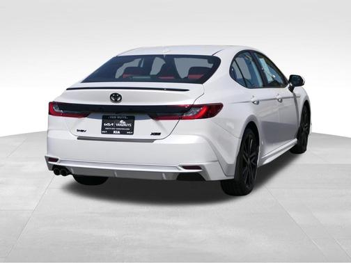 Pearl 2026 Toyota Camry XSE