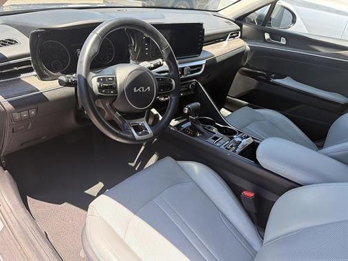 Everlasting Silver 2023 Kia K5 EX