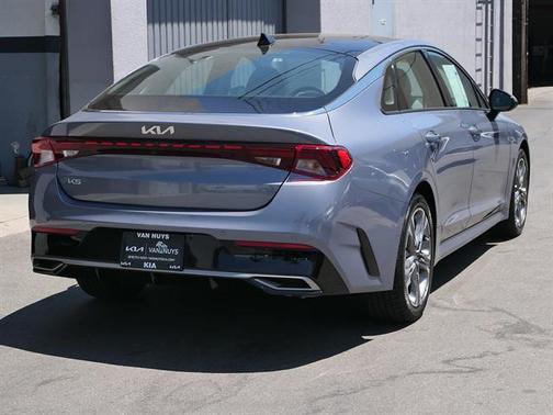 Everlasting Silver 2023 Kia K5 EX