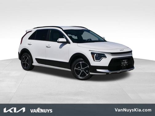 Snow White Pearl 2025 Kia Niro EX