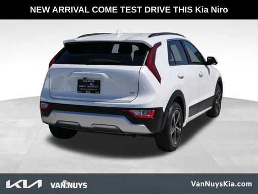 Snow White Pearl 2025 Kia Niro EX