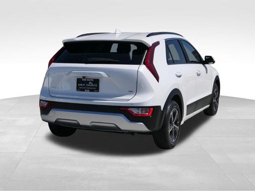 Snow White Pearl 2025 Kia Niro EX