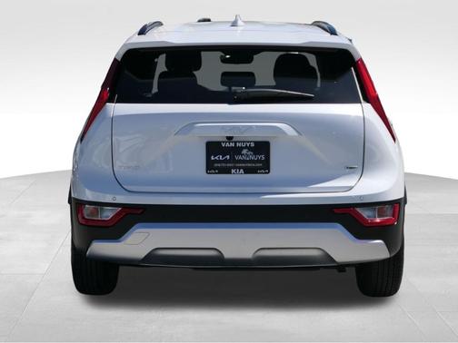 Snow White Pearl 2025 Kia Niro EX