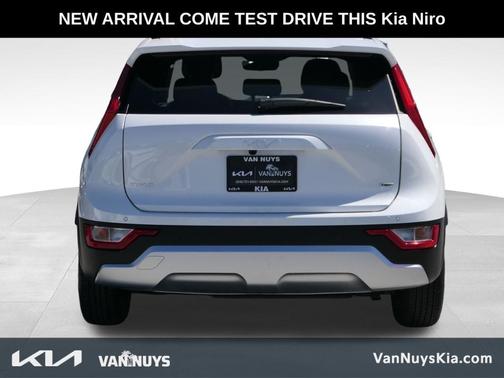 Snow White Pearl 2025 Kia Niro EX