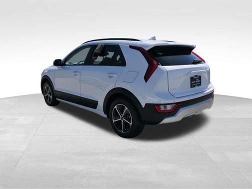 Snow White Pearl 2025 Kia Niro EX