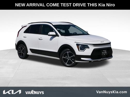 Snow White Pearl 2025 Kia Niro EX