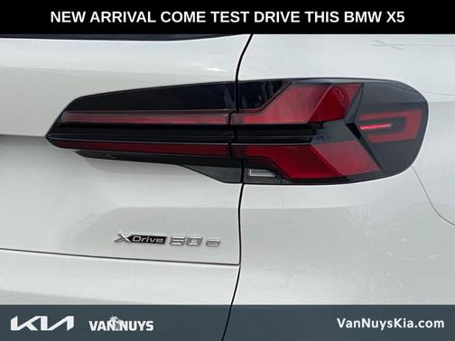 Alpine White 2025 BMW X5 PHEV xDrive50e