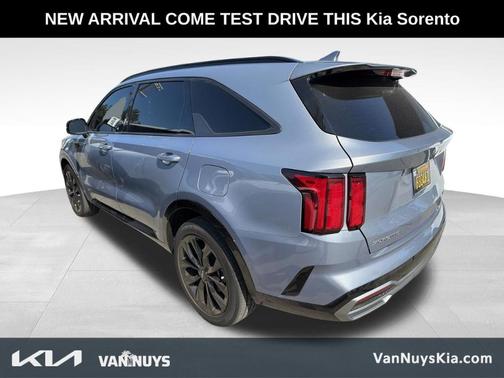 Everlasting Silver 2023 Kia Sorento SX