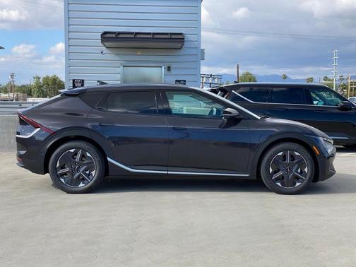 Metal 2025 Kia EV6 Light Long Range