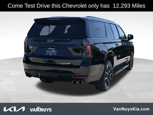 2025 Chevrolet Suburban RST