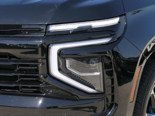 2025 Chevrolet Suburban RST