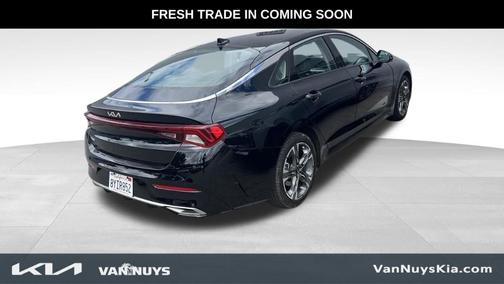 Ebony Black 2022 Kia K5 EX