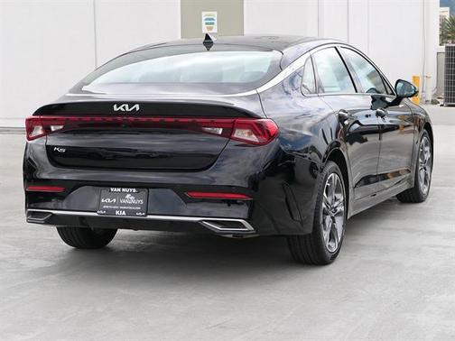 Ebony Black 2022 Kia K5 EX