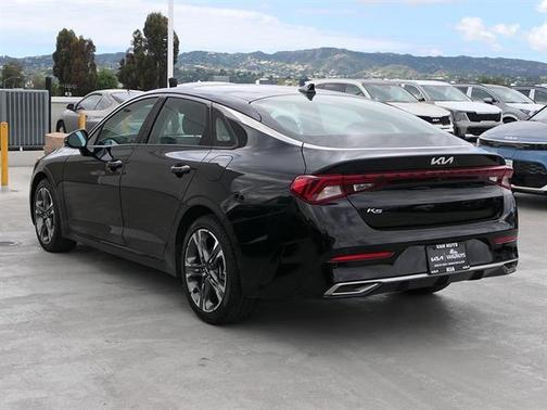 Ebony Black 2022 Kia K5 EX