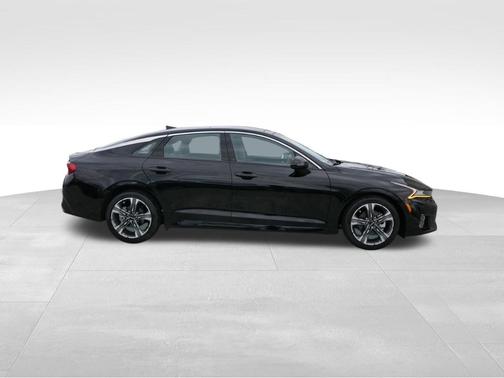 Ebony Black 2022 Kia K5 EX