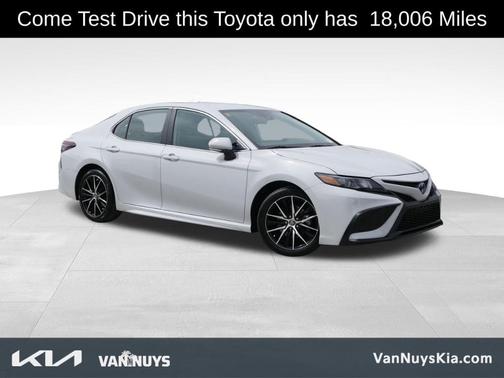 2023 Toyota Camry Hybrid SE