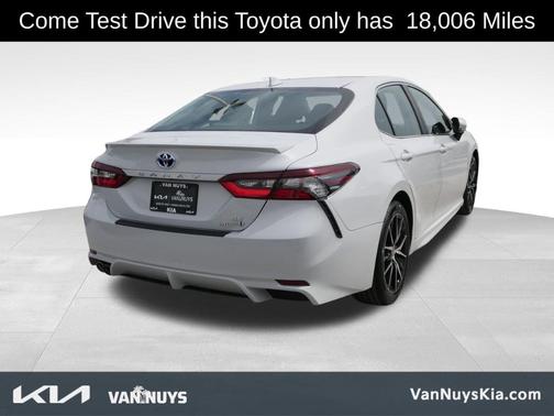 2023 Toyota Camry Hybrid SE