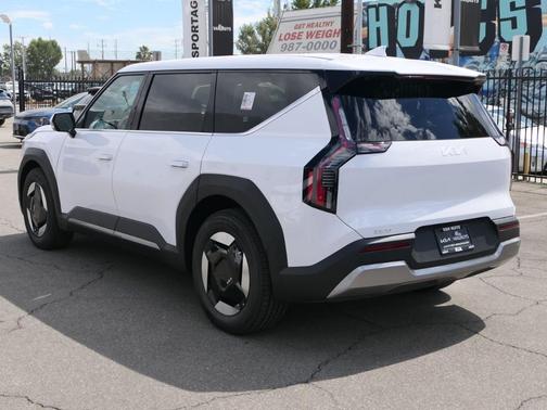 2026 Kia EV9 Light Long Range