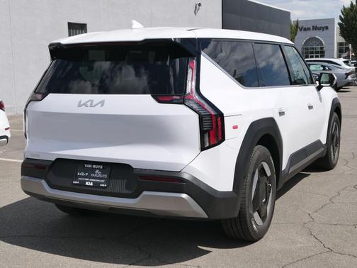 2026 Kia EV9 Light Long Range