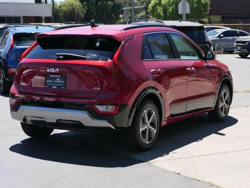 2025 Kia Niro SX