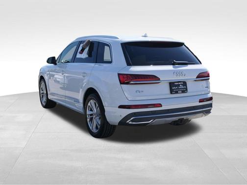Glacier White Metallic 2021 Audi Q7 45 Premium