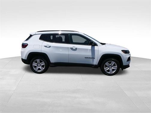 Bright White Clearcoat 2022 Jeep Compass Latitude