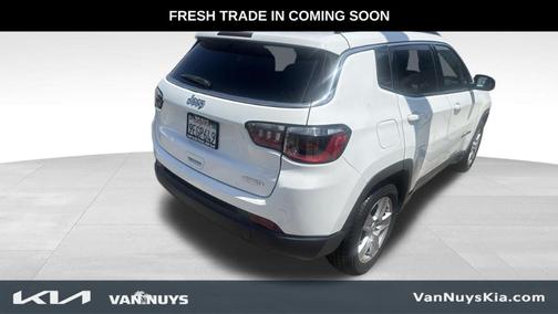 Bright White Clearcoat 2022 Jeep Compass Latitude